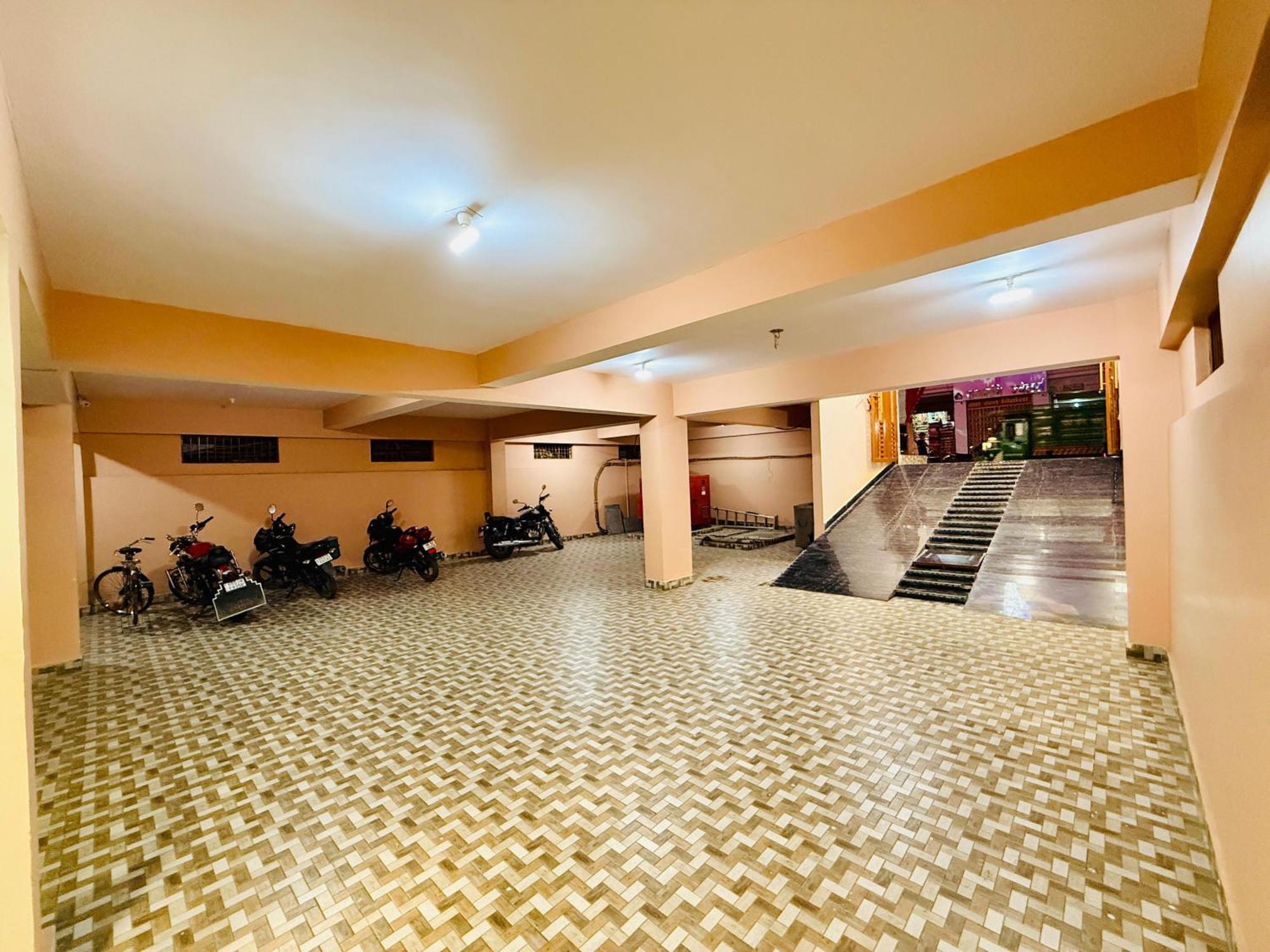 Hotel Golden Crystal Патна Экстерьер фото