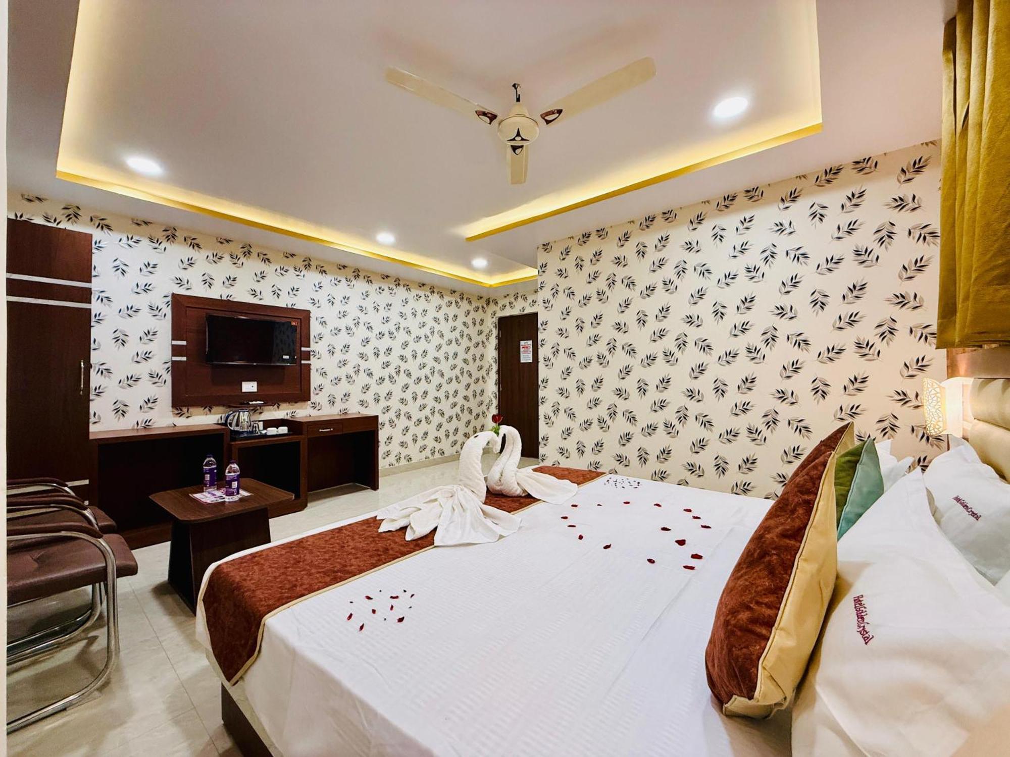 Hotel Golden Crystal Патна Экстерьер фото