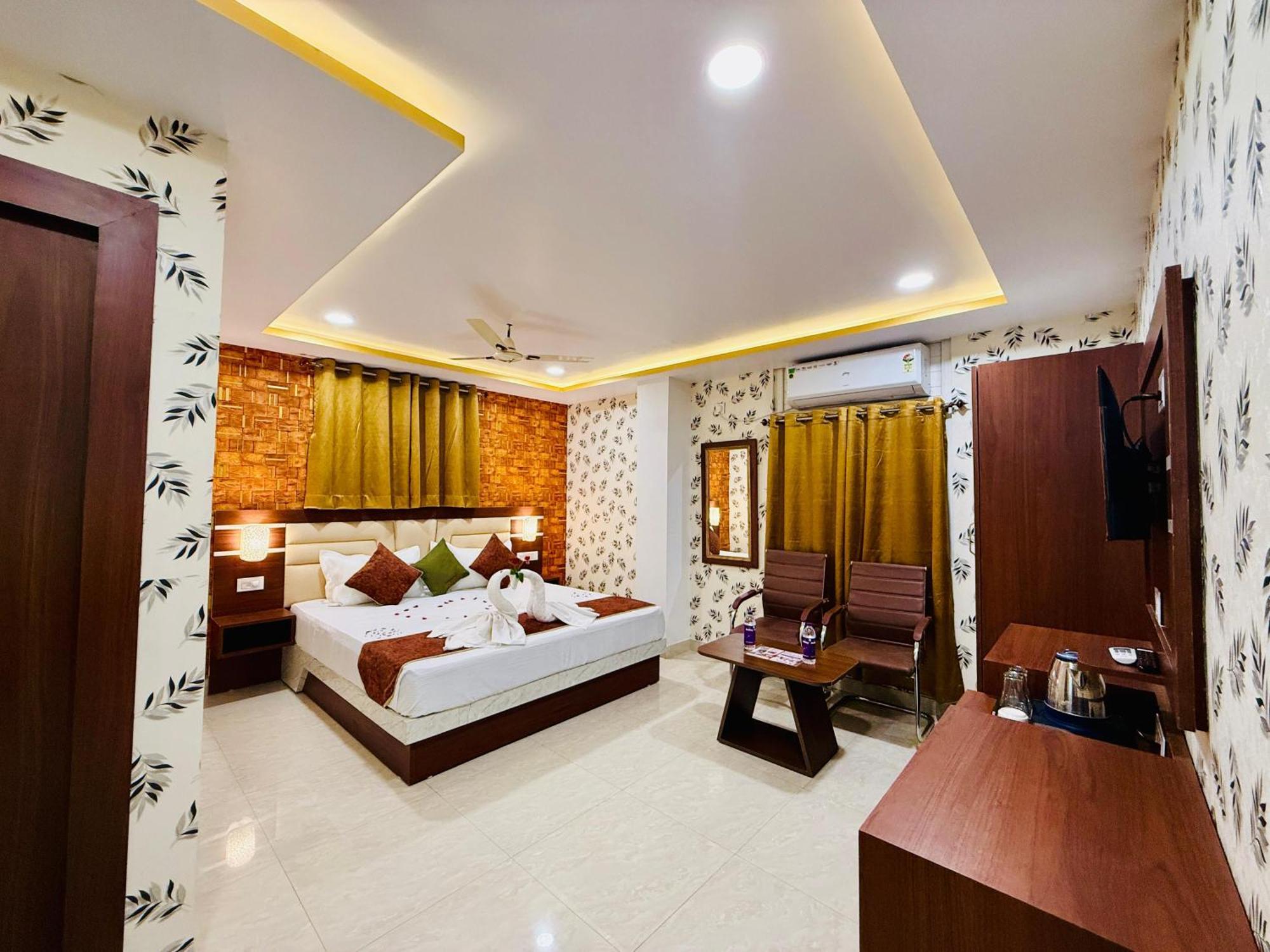 Hotel Golden Crystal Патна Экстерьер фото