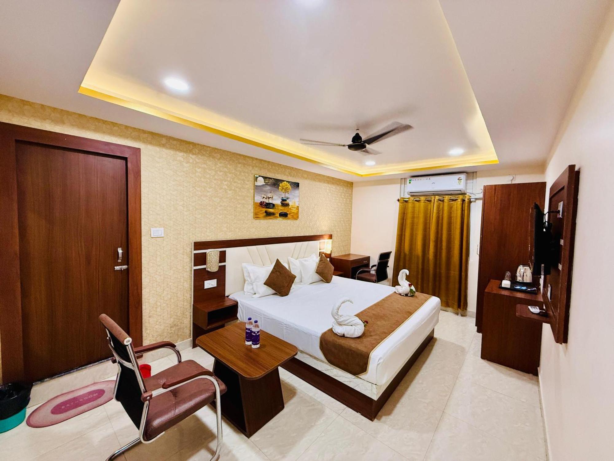 Hotel Golden Crystal Патна Экстерьер фото